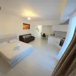 C&y Zev * Mamaia